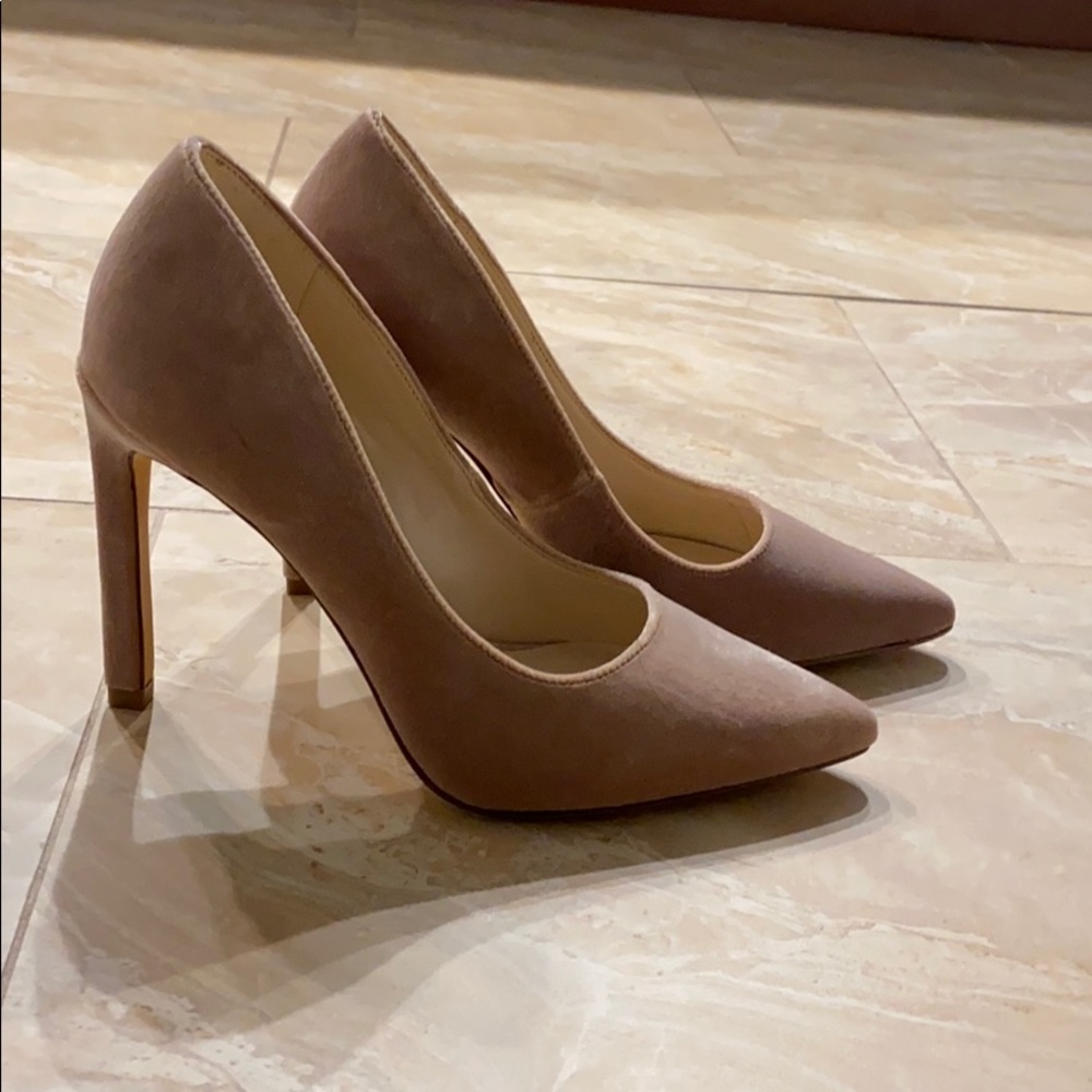 Blush velvet Nine West pumps